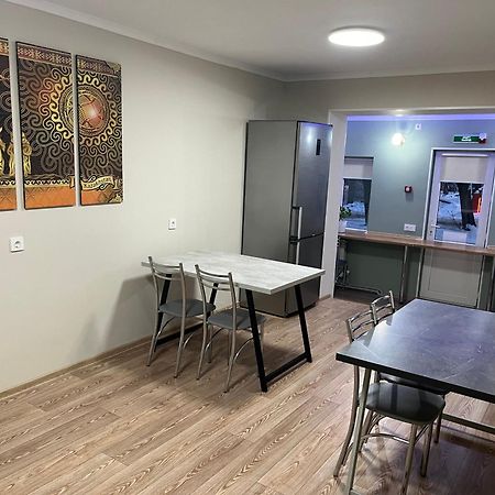 Hostel Nomad Almaty Bagian luar foto