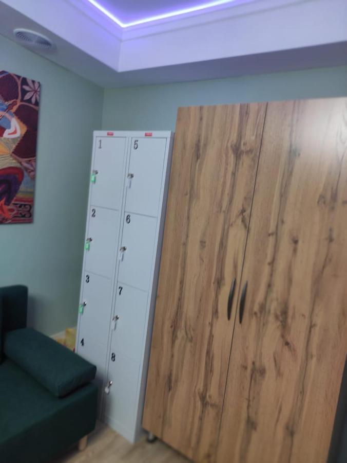 Hostel Nomad Almaty Bagian luar foto