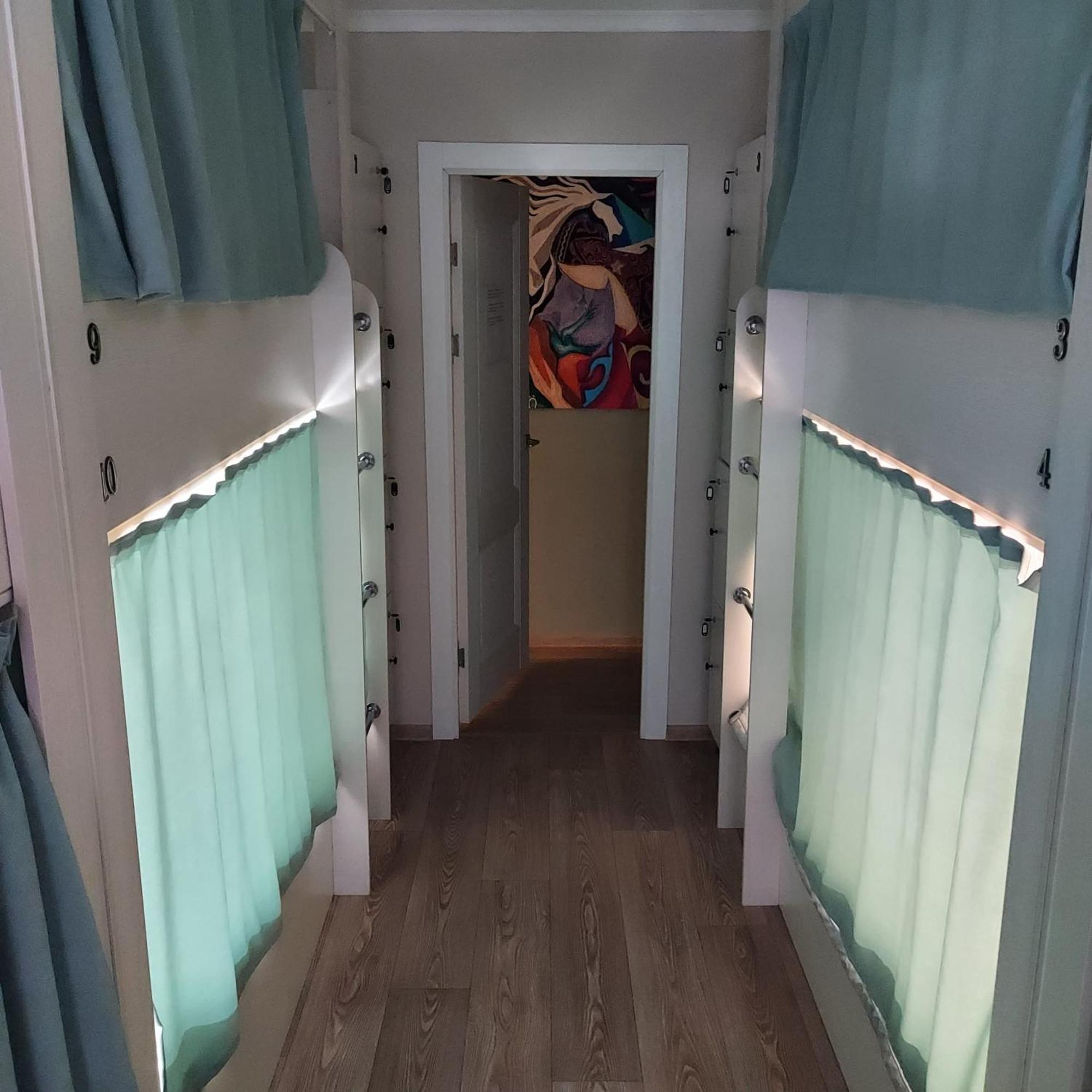 Hostel Nomad Almaty Bagian luar foto