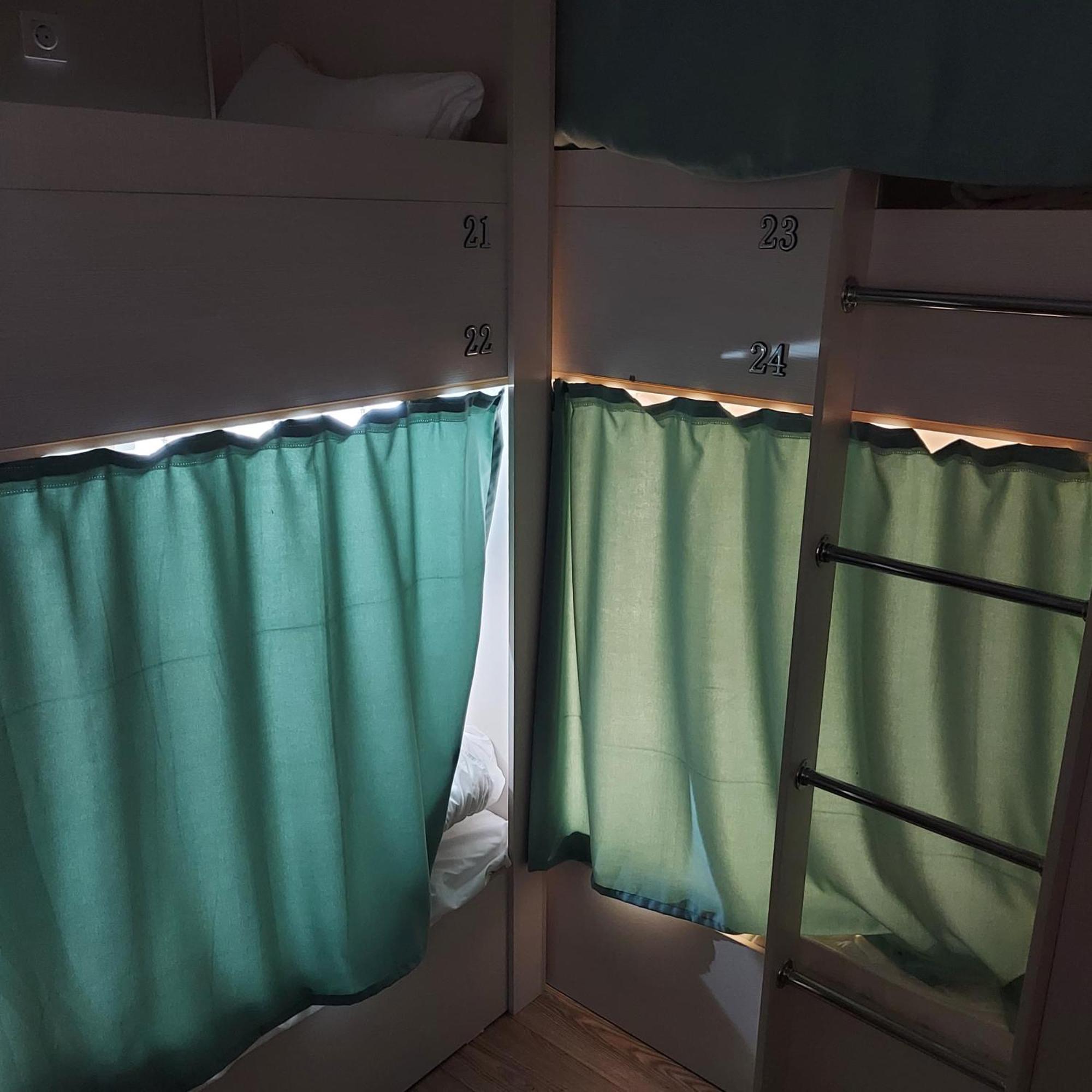 Hostel Nomad Almaty Bagian luar foto