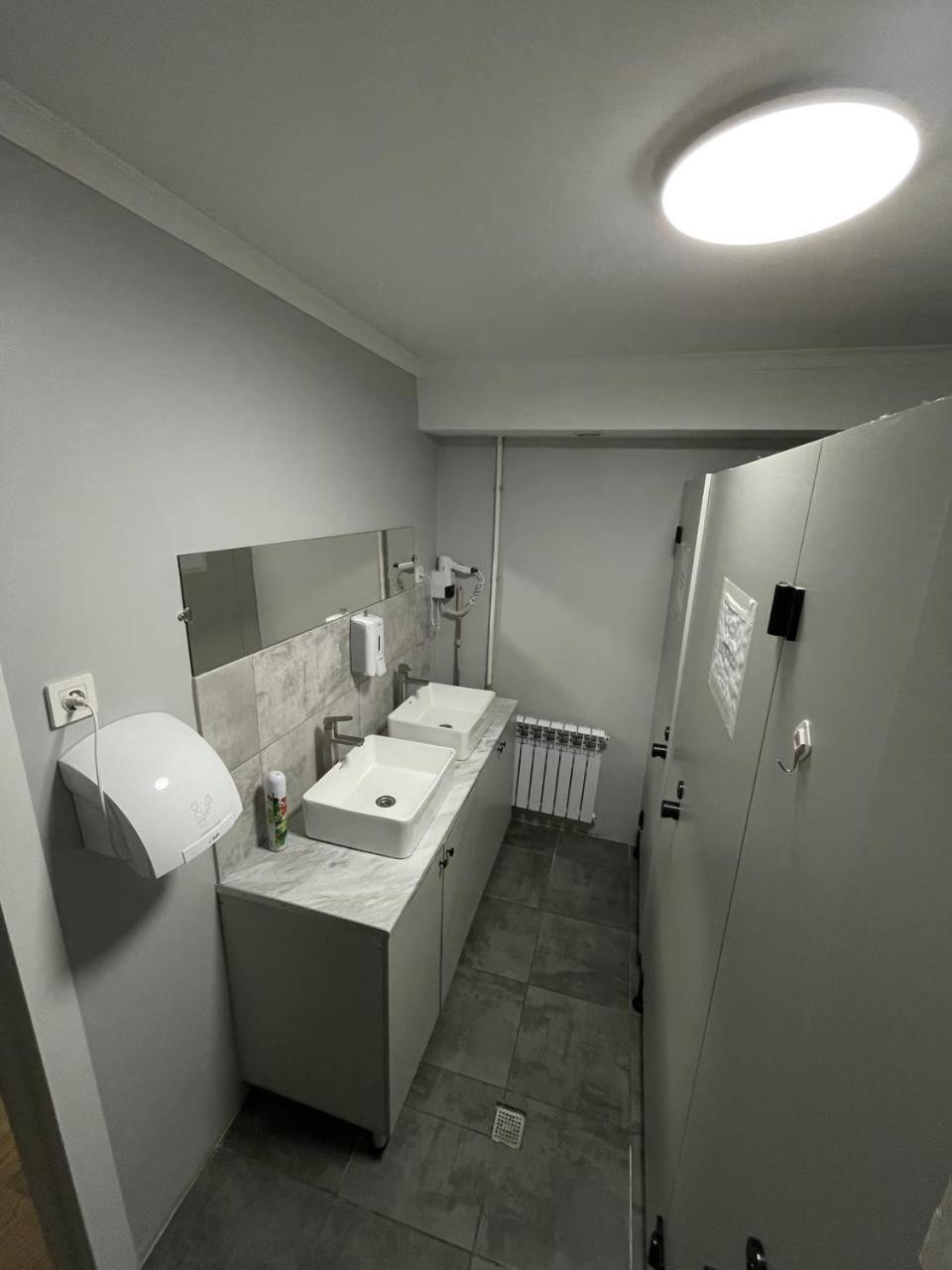 Hostel Nomad Almaty Bagian luar foto