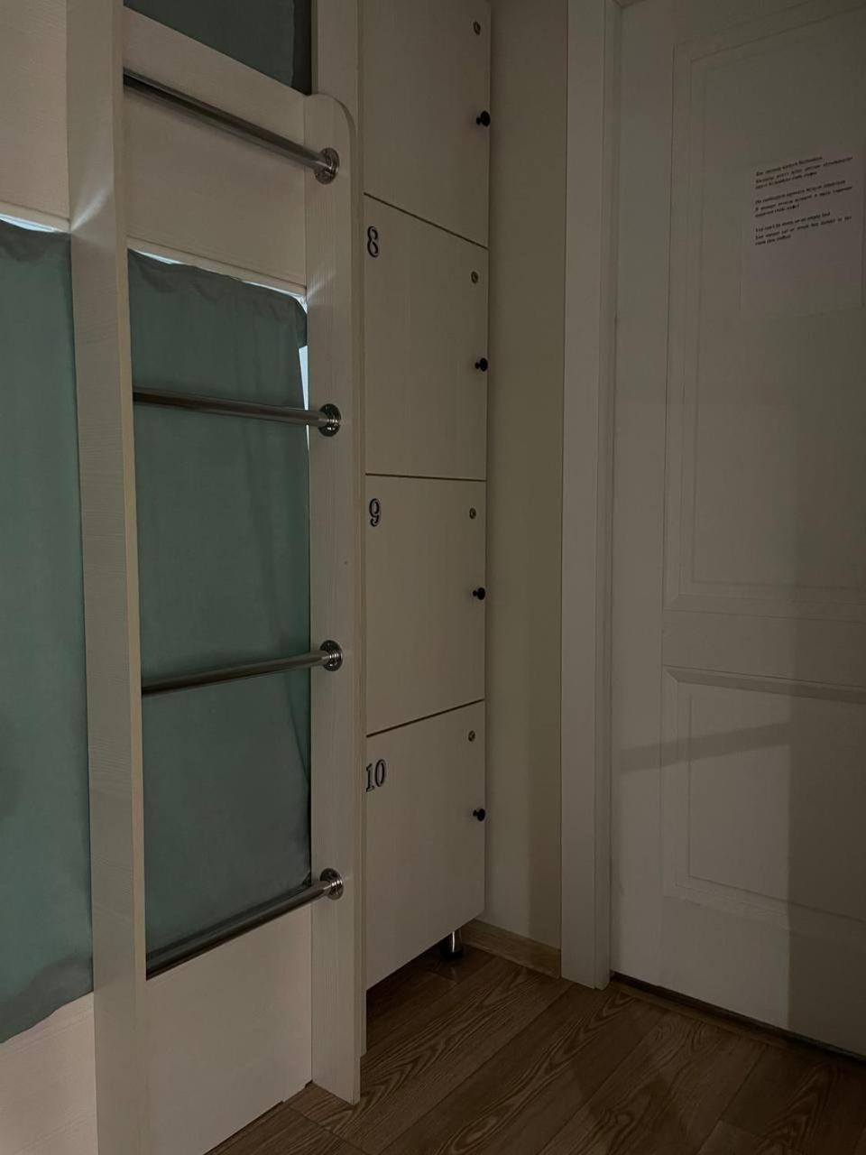 Hostel Nomad Almaty Bagian luar foto