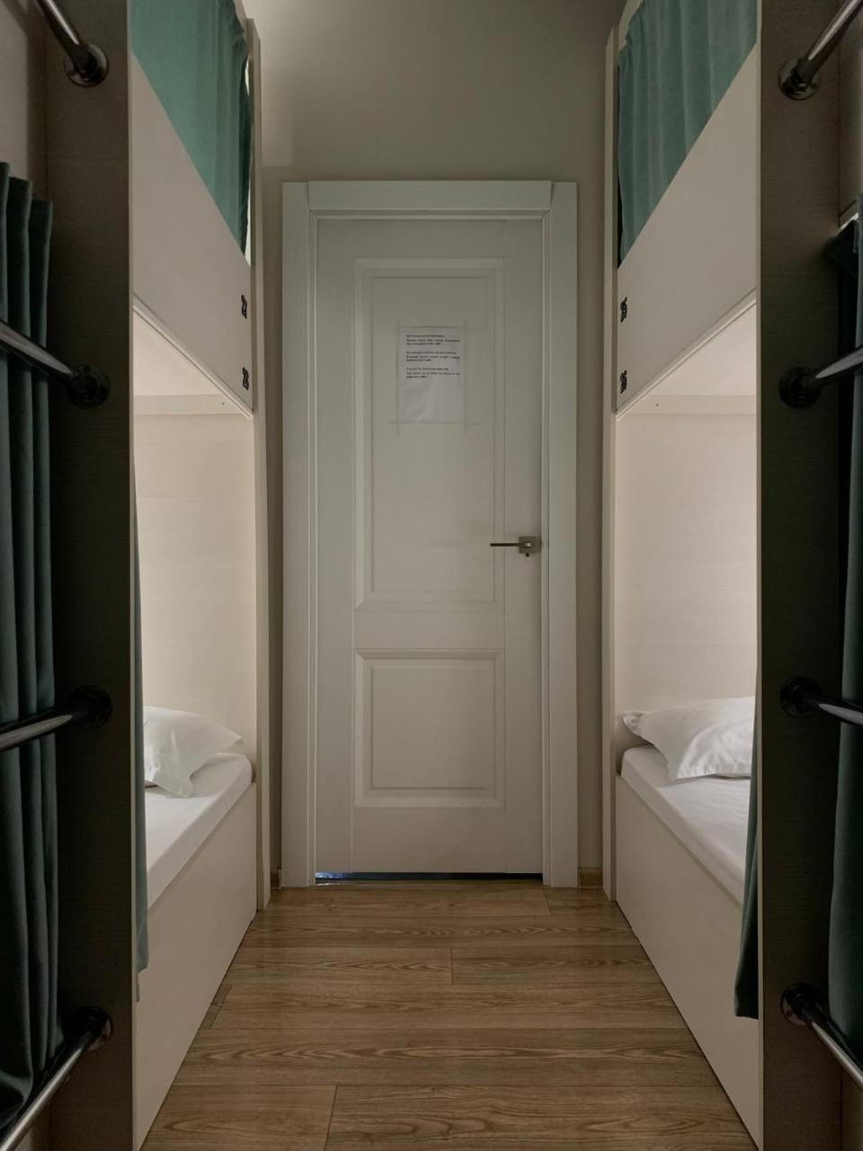 Hostel Nomad Almaty Bagian luar foto