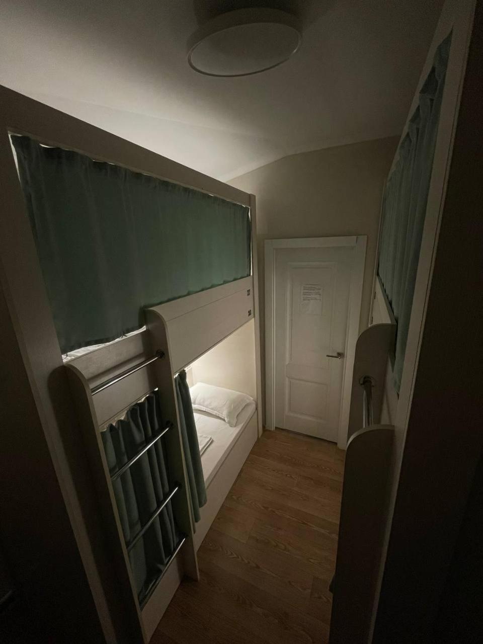 Hostel Nomad Almaty Bagian luar foto