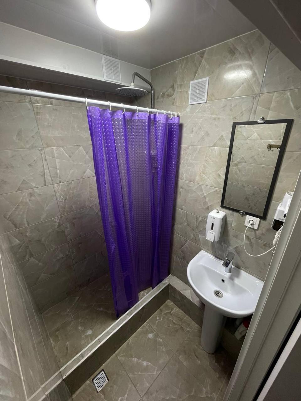 Hostel Nomad Almaty Bagian luar foto