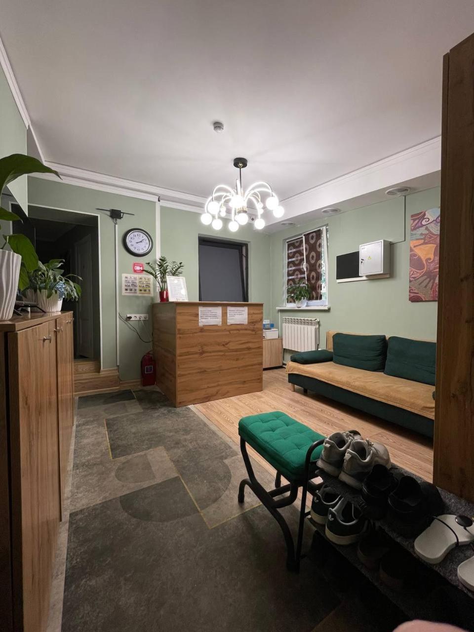 Hostel Nomad Almaty Bagian luar foto
