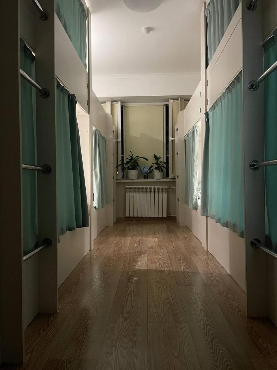 Hostel Nomad Almaty Bagian luar foto